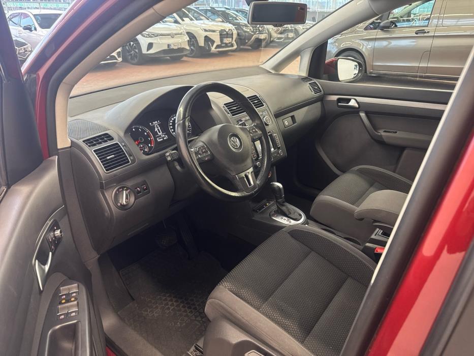 VOLKSWAGEN Touran 2015