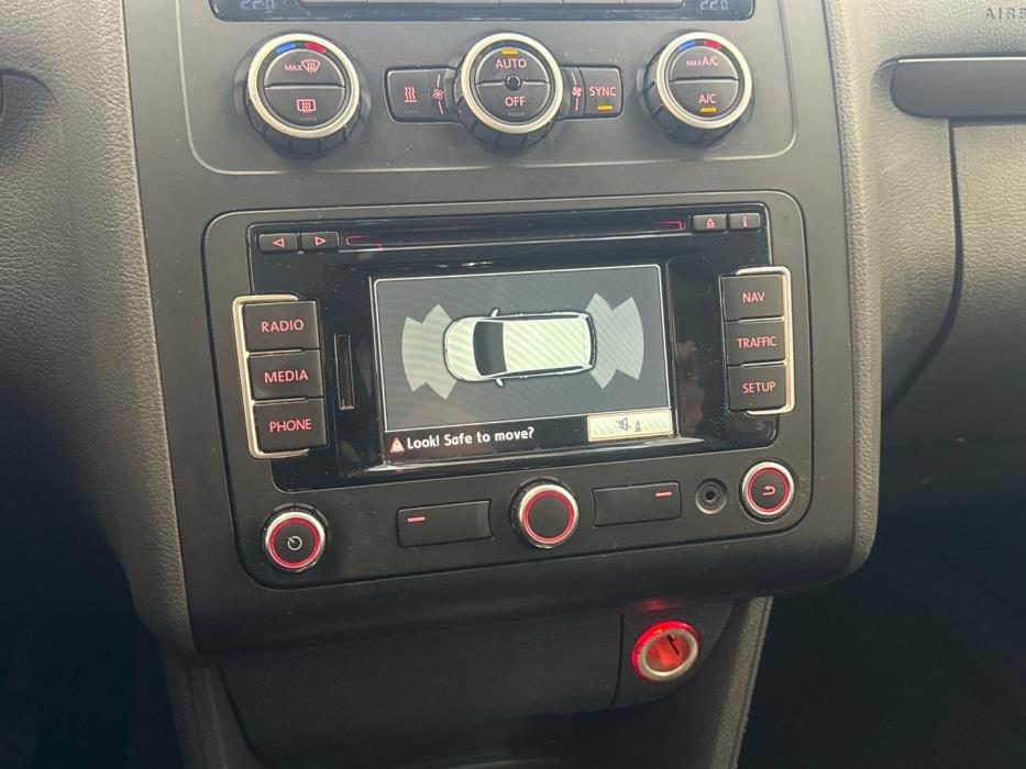 VOLKSWAGEN Touran 2015