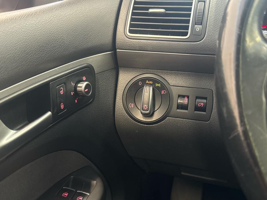 VOLKSWAGEN Touran 2015