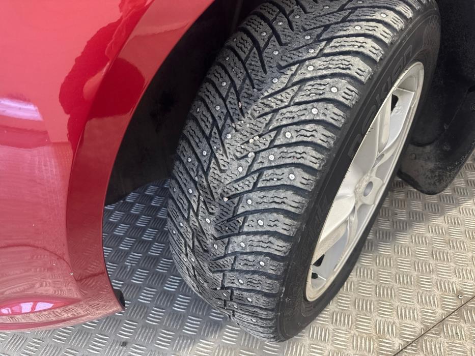 VOLKSWAGEN Touran 2015