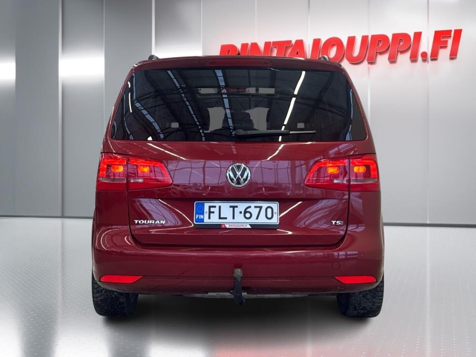 VOLKSWAGEN Touran 2015