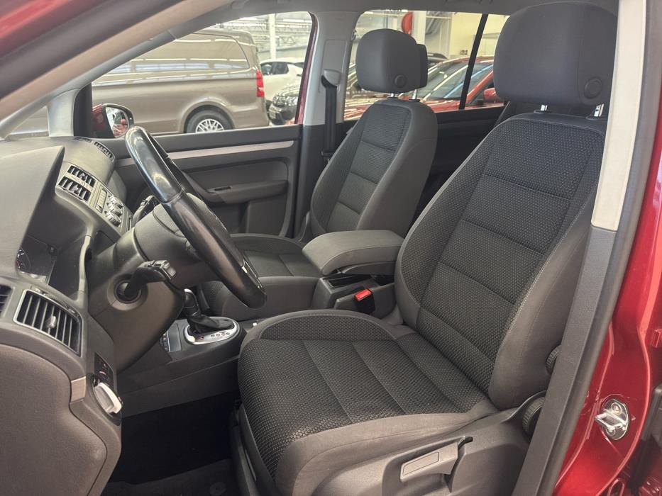 VOLKSWAGEN Touran 2015