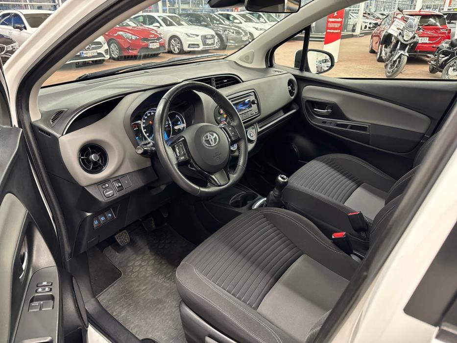 TOYOTA Yaris 2018