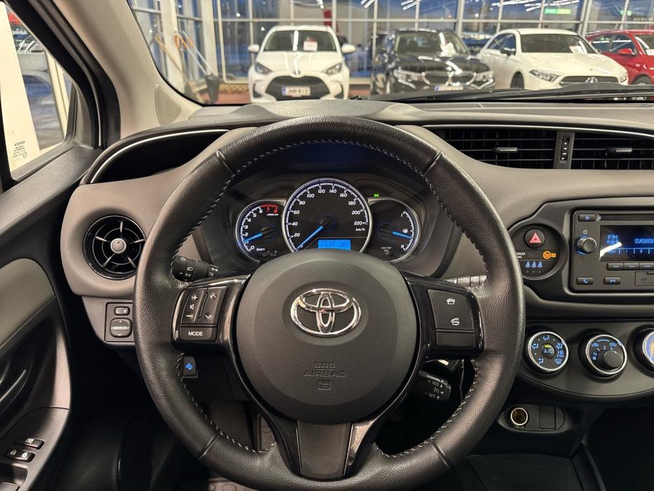 TOYOTA Yaris 2018