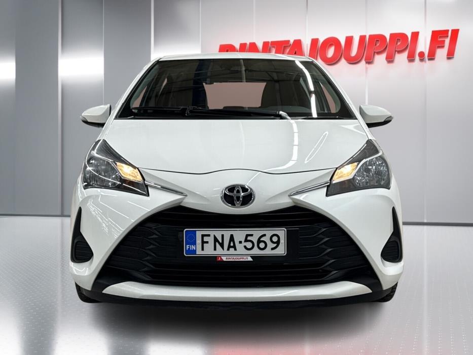 TOYOTA Yaris 2018