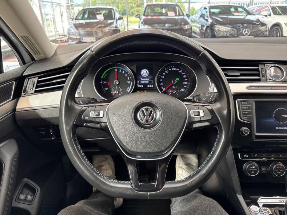 VOLKSWAGEN Passat 2016