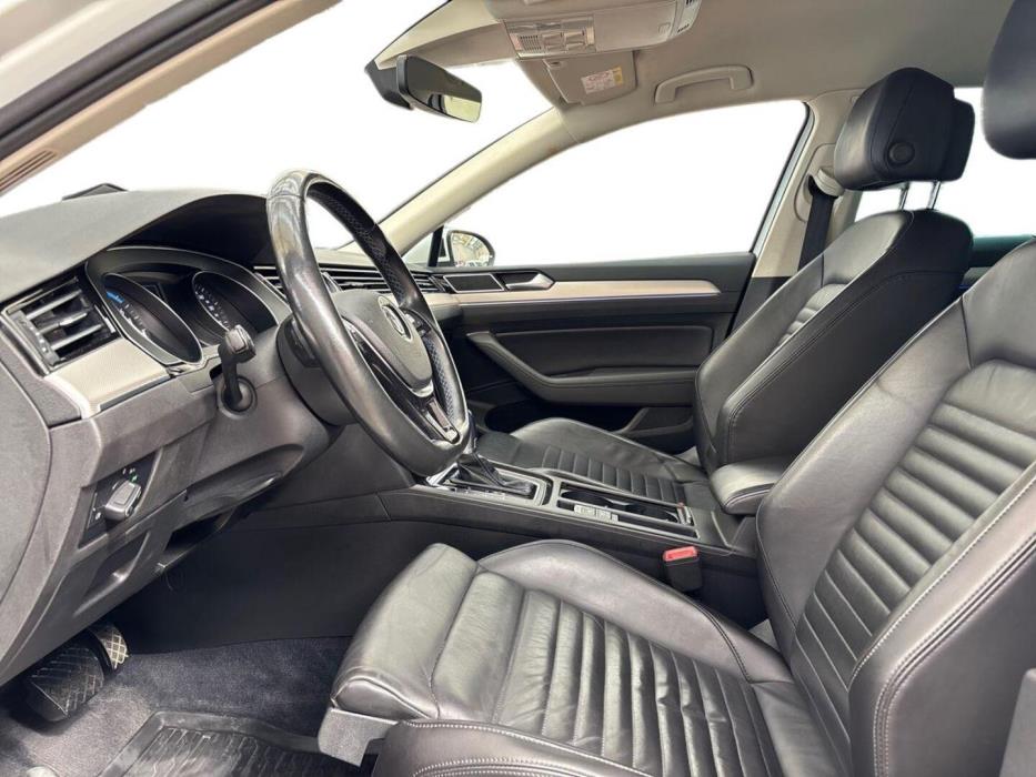 VOLKSWAGEN Passat 2016