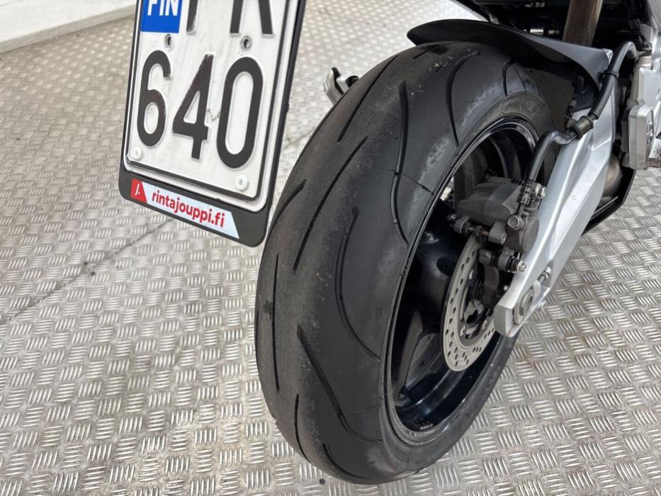SUZUKI GSR 2006