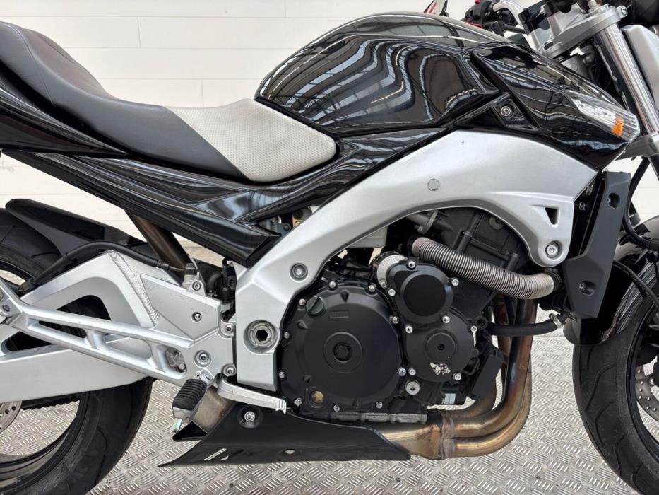 SUZUKI GSR 2006