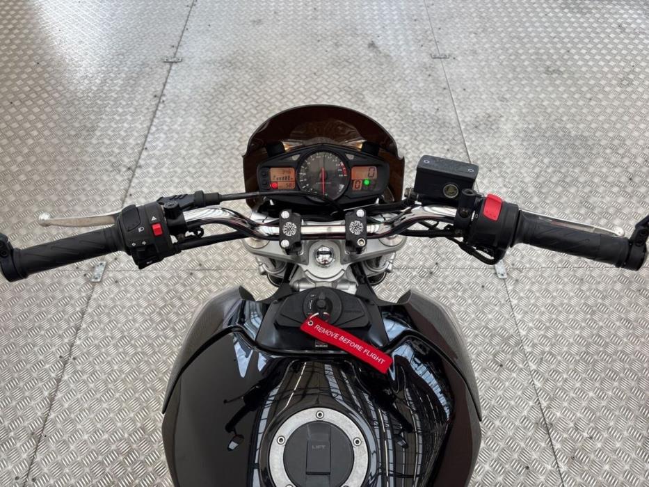 SUZUKI GSR 2006