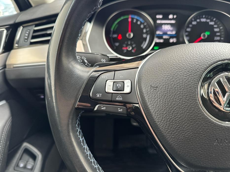 VOLKSWAGEN Passat 2018