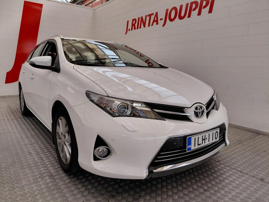 TOYOTA Auris 2013