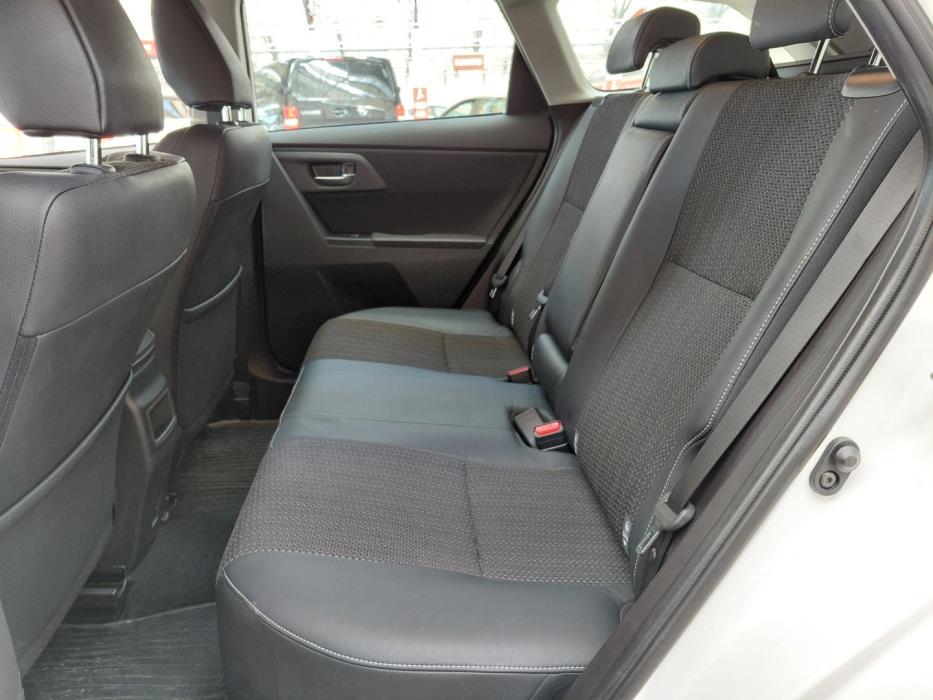 TOYOTA Auris 2013