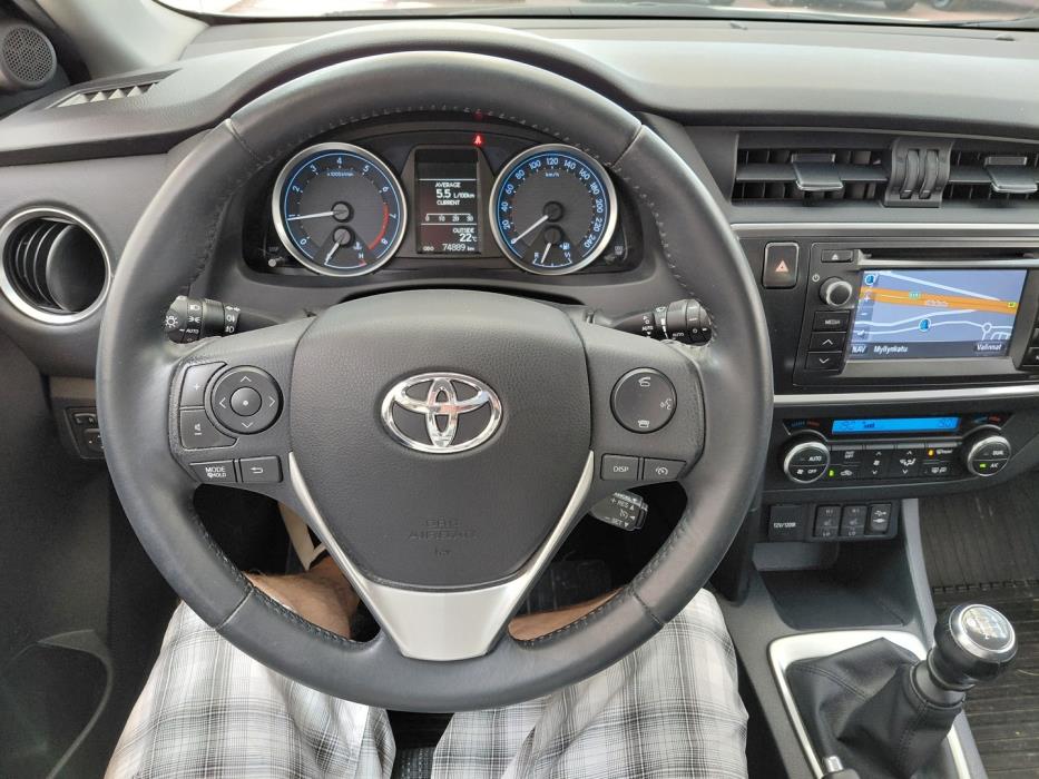 TOYOTA Auris 2013