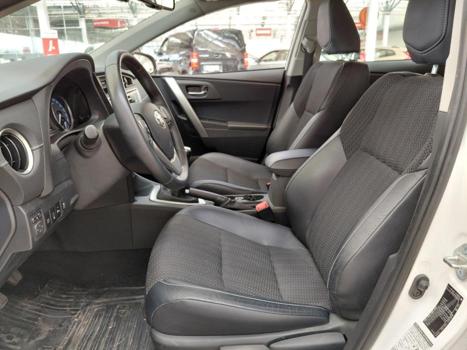 TOYOTA Auris 2013
