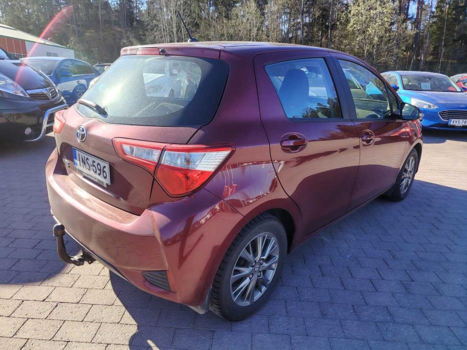 TOYOTA Yaris 2017