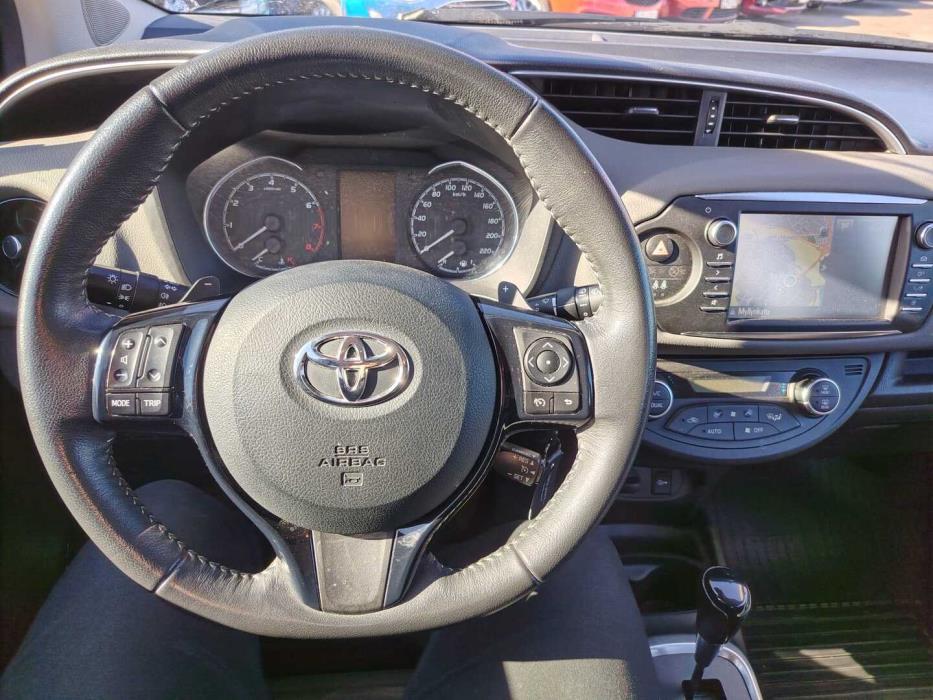 TOYOTA Yaris 2017