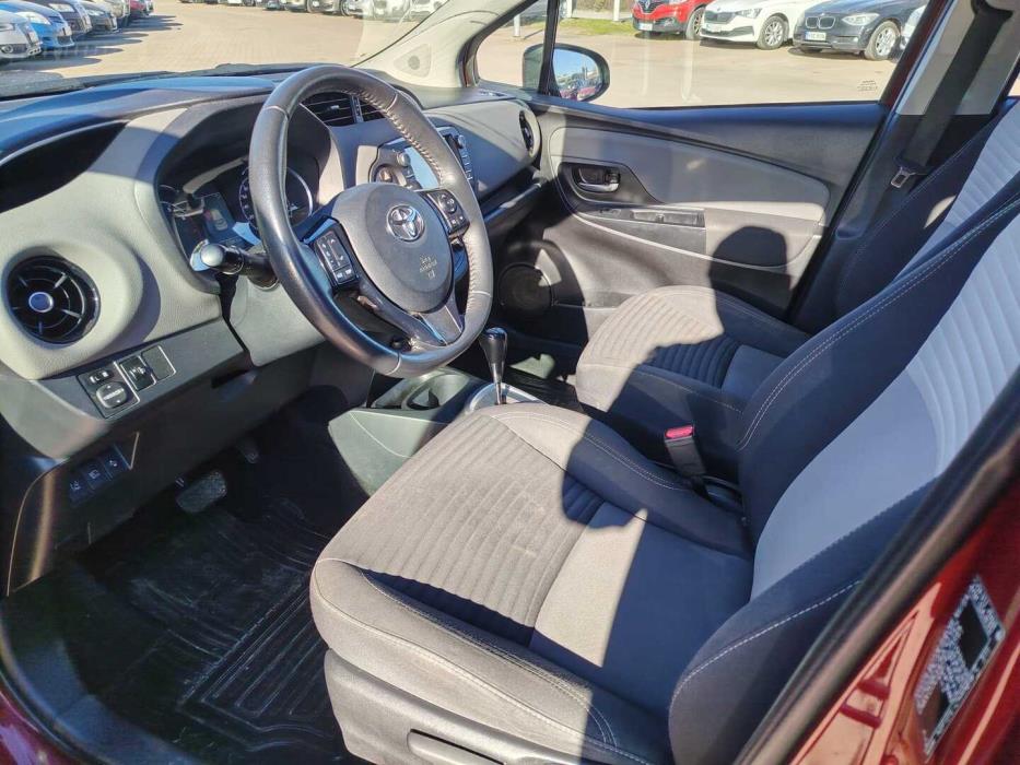 TOYOTA Yaris 2017