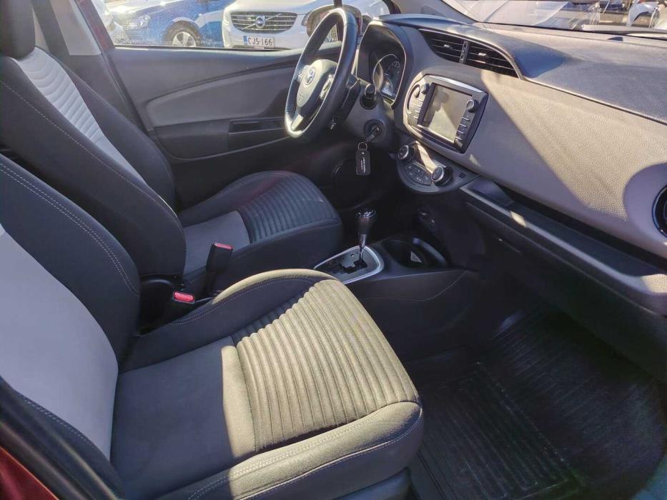 TOYOTA Yaris 2017