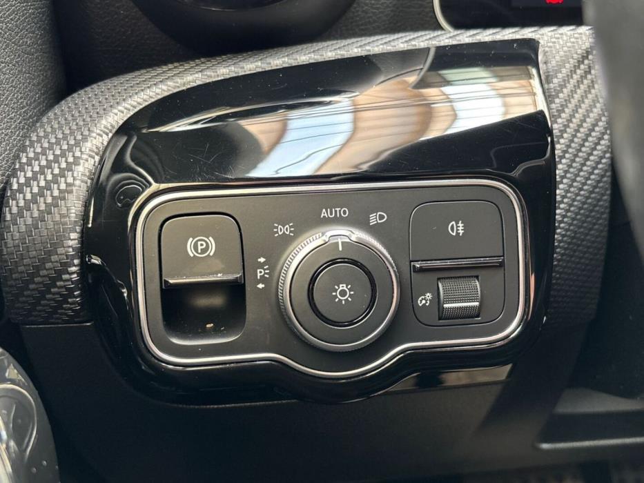 MERCEDES-BENZ A 2020
