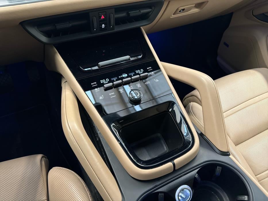PORSCHE Cayenne 2024