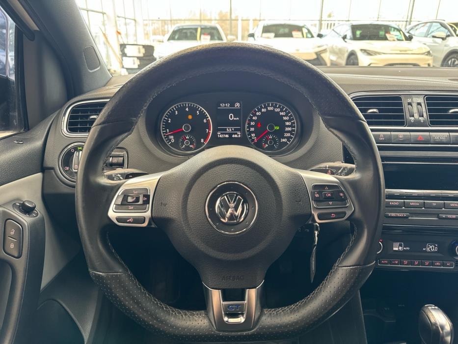 VOLKSWAGEN Polo 2013