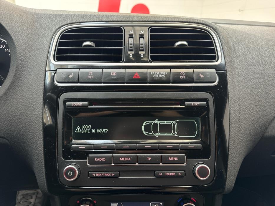 VOLKSWAGEN Polo 2013