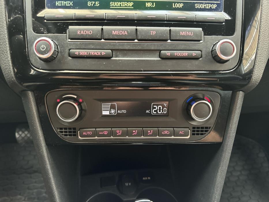 VOLKSWAGEN Polo 2013