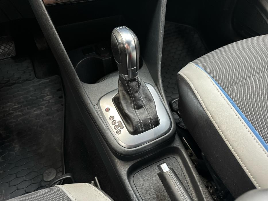 VOLKSWAGEN Polo 2013