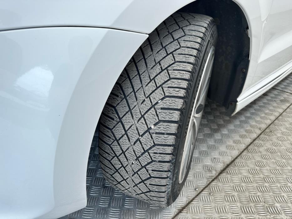 VOLKSWAGEN Polo 2013