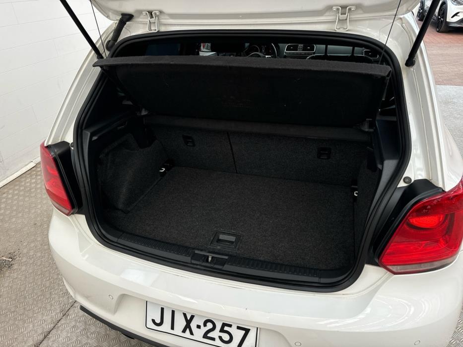 VOLKSWAGEN Polo 2013