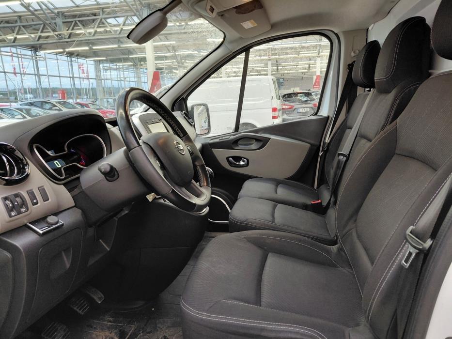 NISSAN NV300 2018