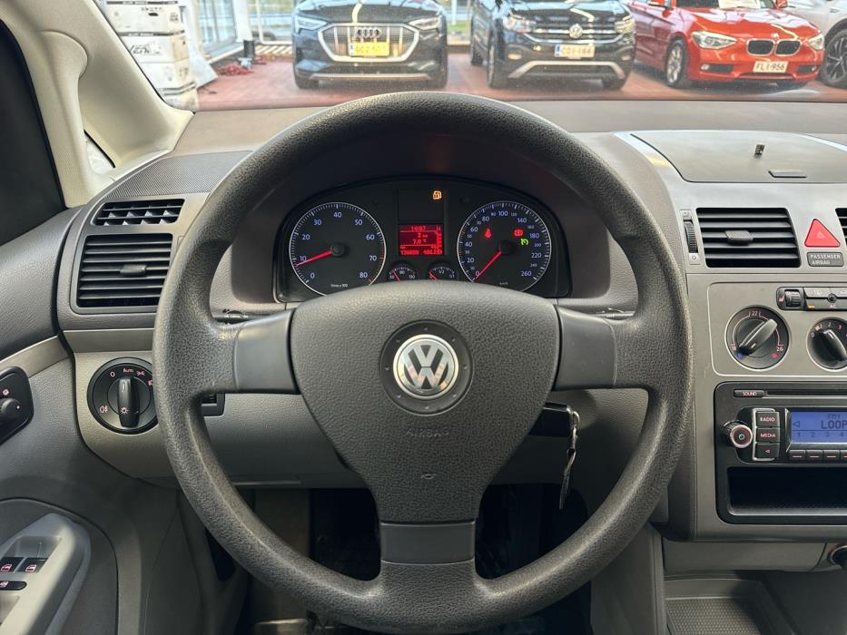 VOLKSWAGEN Touran 2009