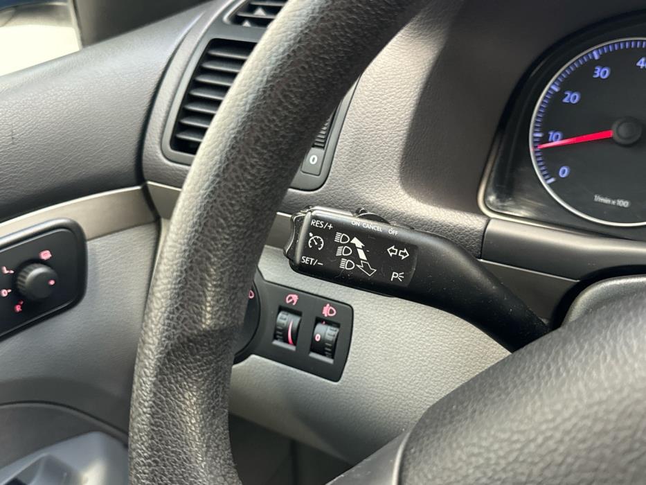 VOLKSWAGEN Touran 2009