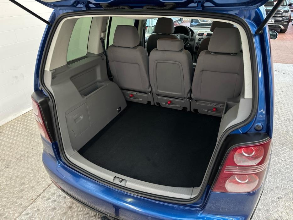 VOLKSWAGEN Touran 2009