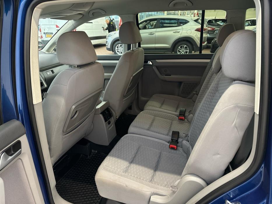 VOLKSWAGEN Touran 2009