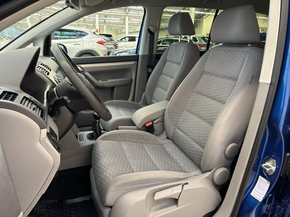 VOLKSWAGEN Touran 2009