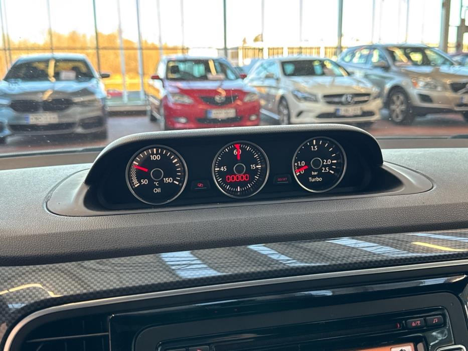 VOLKSWAGEN Beetle 2012