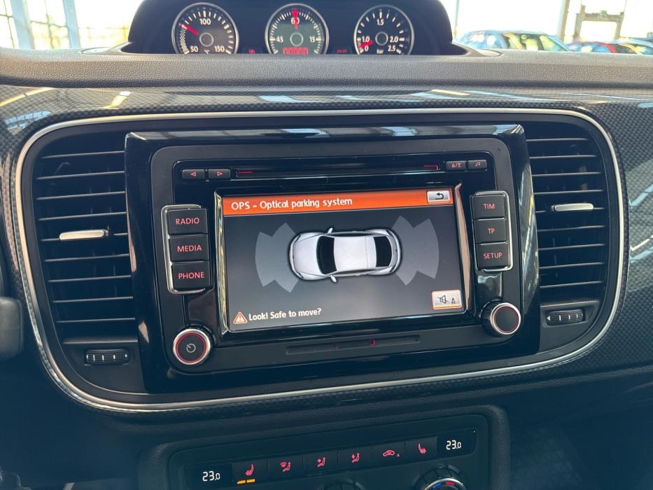 VOLKSWAGEN Beetle 2012