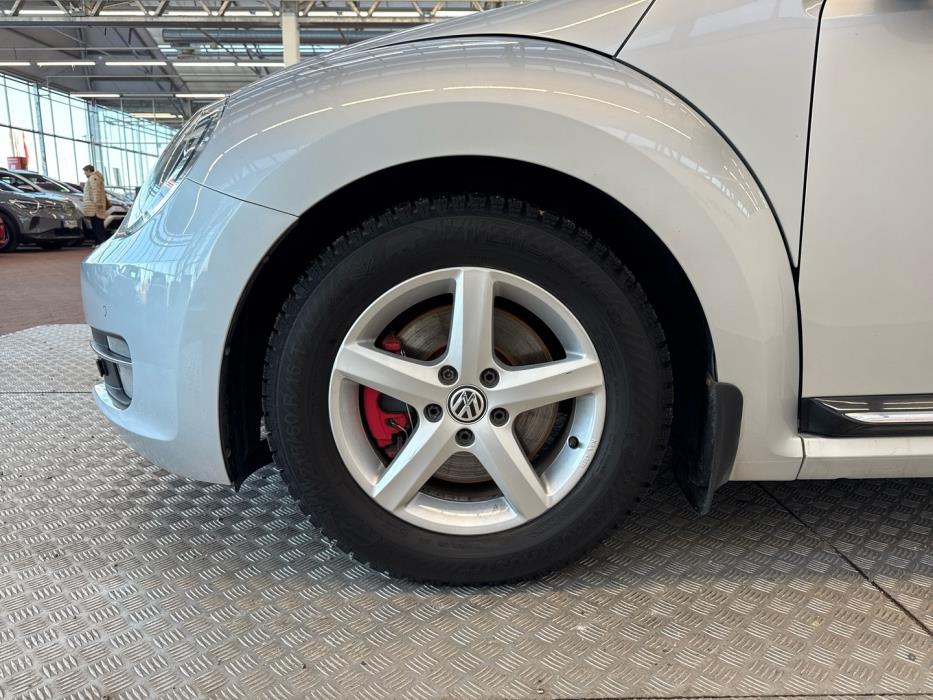 VOLKSWAGEN Beetle 2012