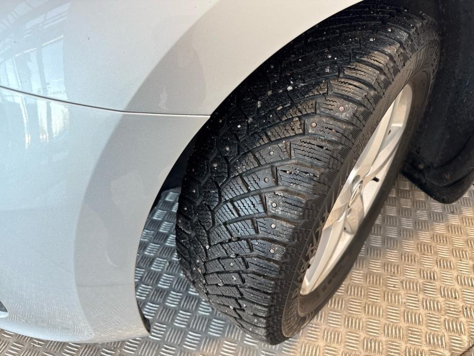 VOLKSWAGEN Beetle 2012