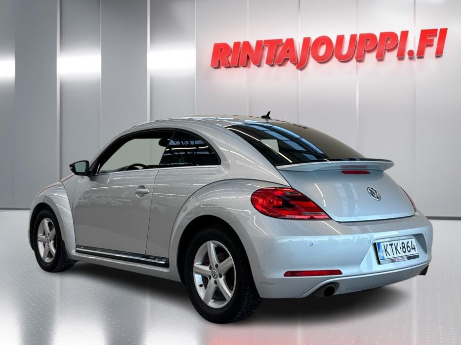 VOLKSWAGEN Beetle 2012