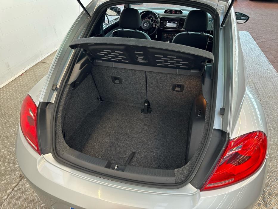 VOLKSWAGEN Beetle 2012