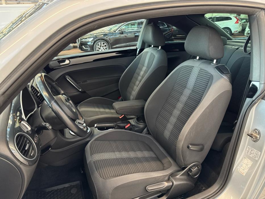 VOLKSWAGEN Beetle 2012