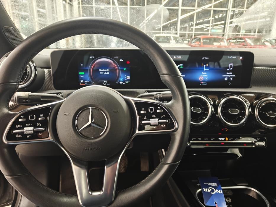 MERCEDES-BENZ CLA 2023