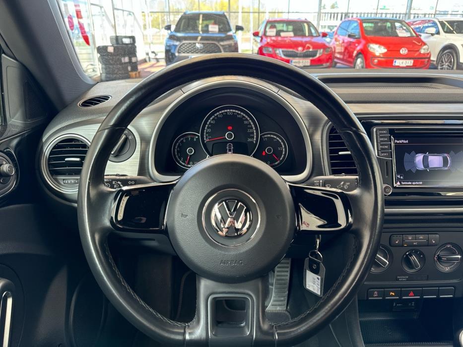 VOLKSWAGEN Beetle 2016