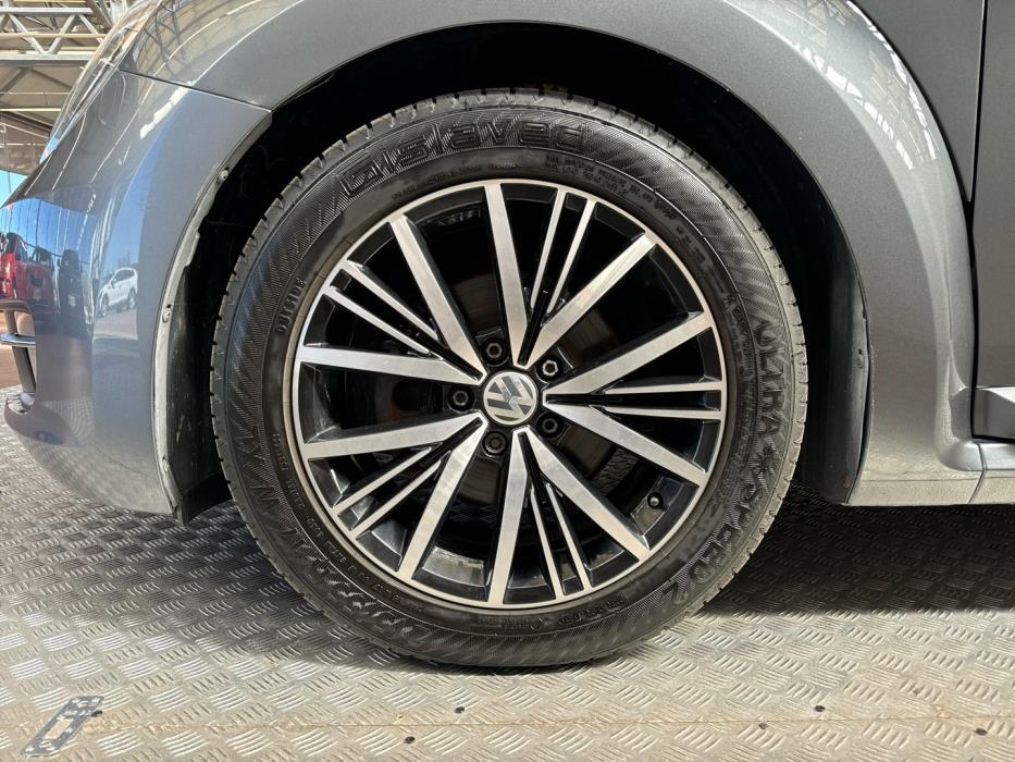VOLKSWAGEN Beetle 2016