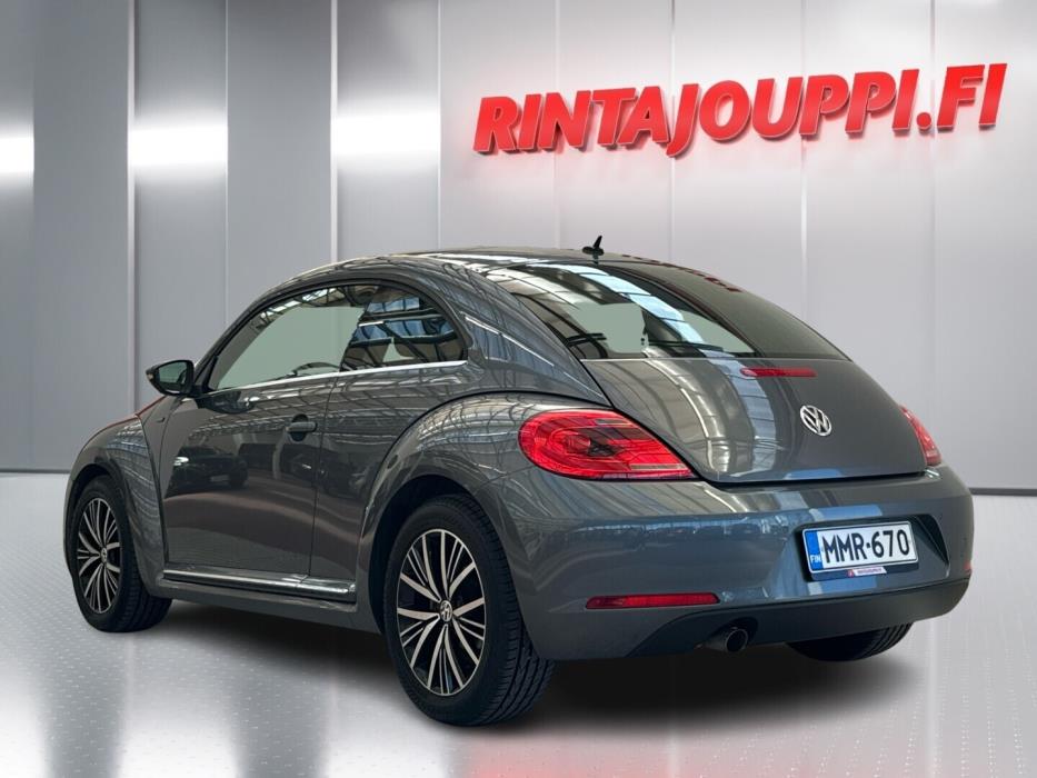 VOLKSWAGEN Beetle 2016
