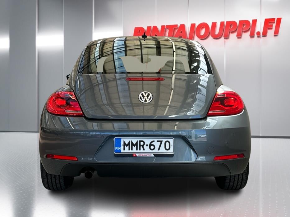 VOLKSWAGEN Beetle 2016