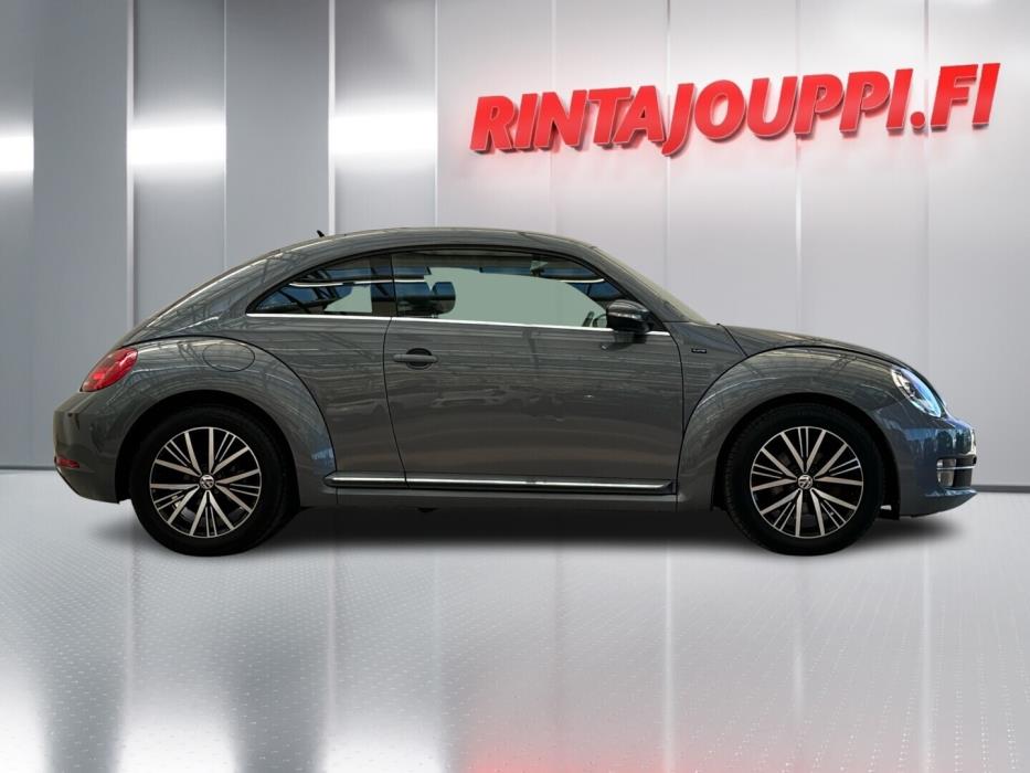 VOLKSWAGEN Beetle 2016